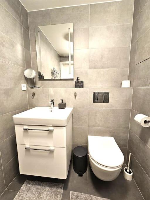 Apartment Luxurious Near The Center - Entire Unit Prague