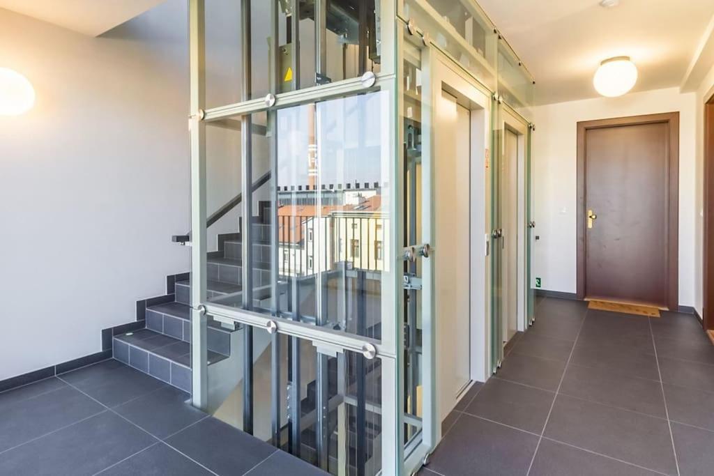 Luxurious Near The Center - Entire Unit *